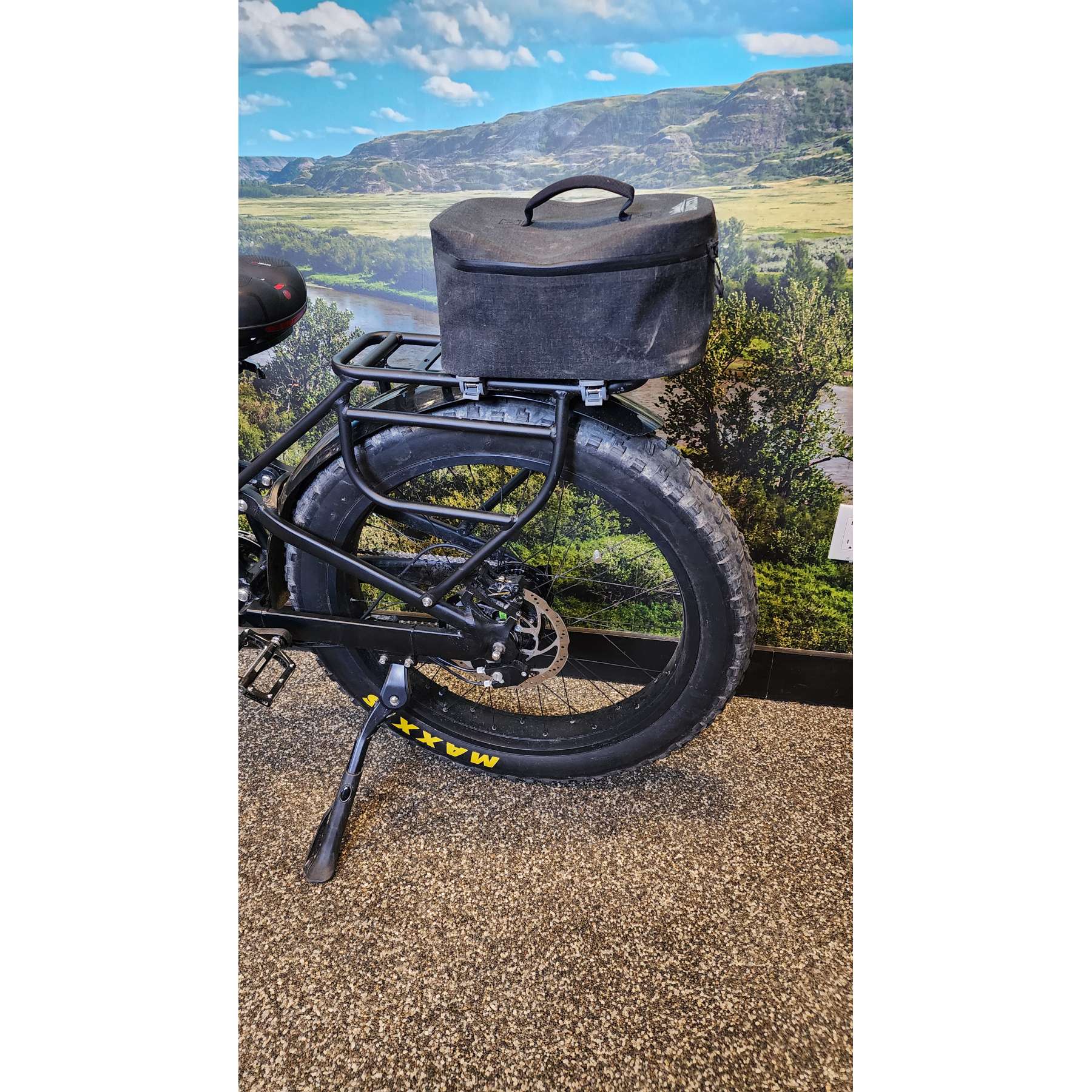 Storm Jager 17" Medium Frame 25AH Matte Black Demo Special
