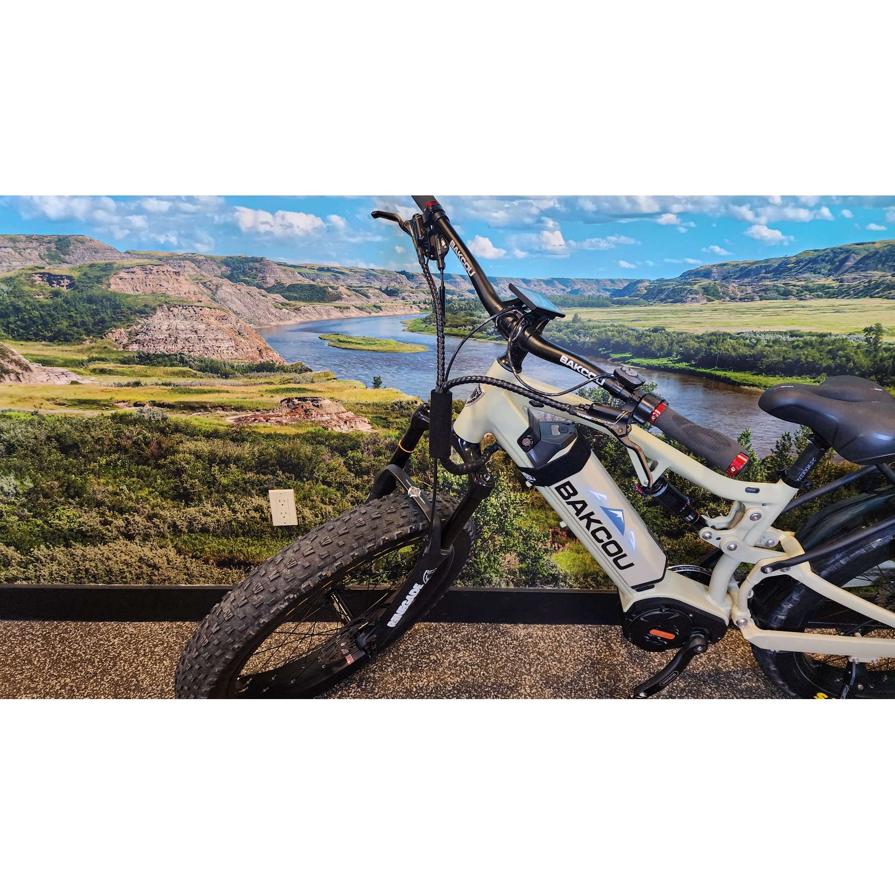 Storm 17" Medium Frame 21AH Matte Desert Tan Demo Special
