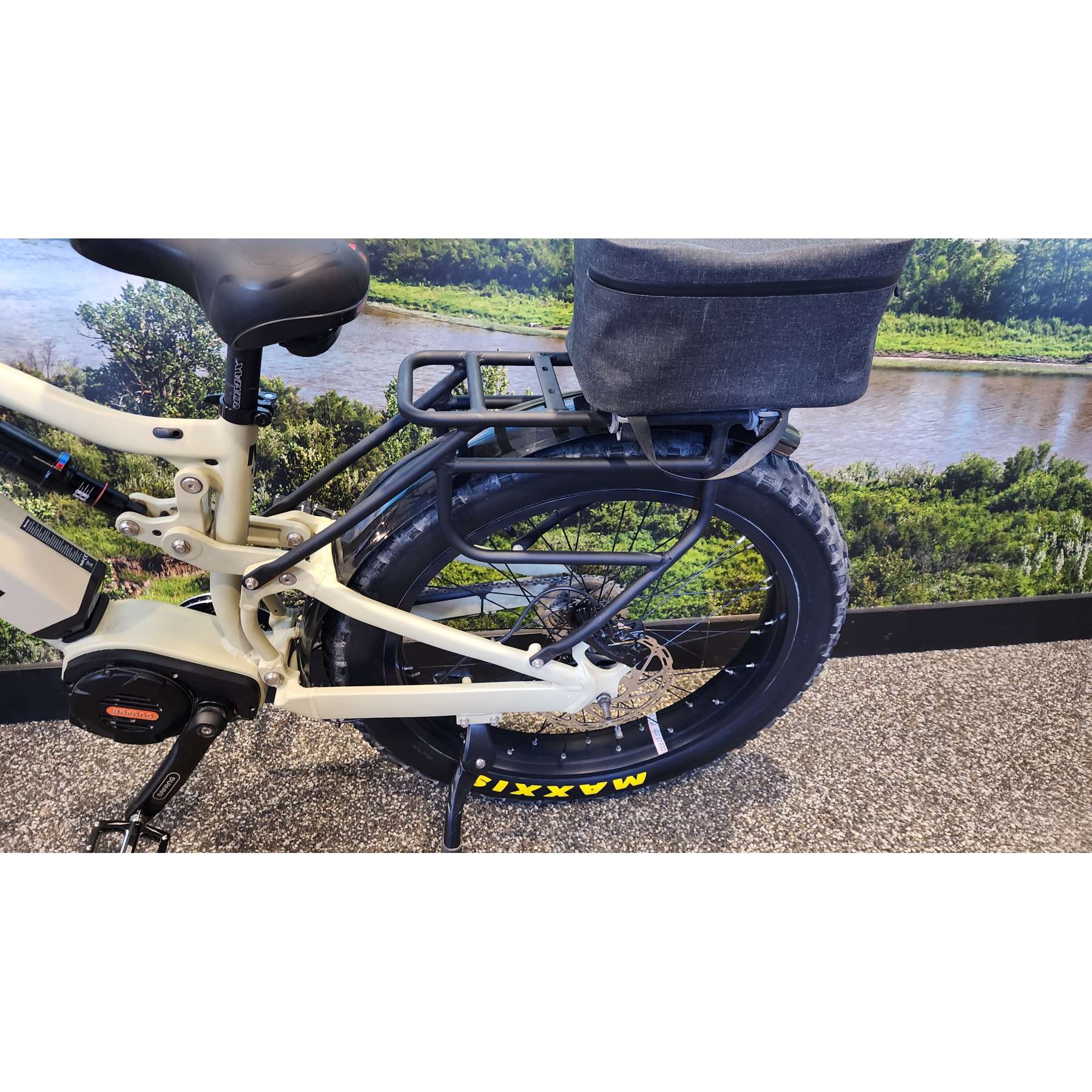 Storm 17" Medium Frame 21AH Matte Desert Tan Demo Special